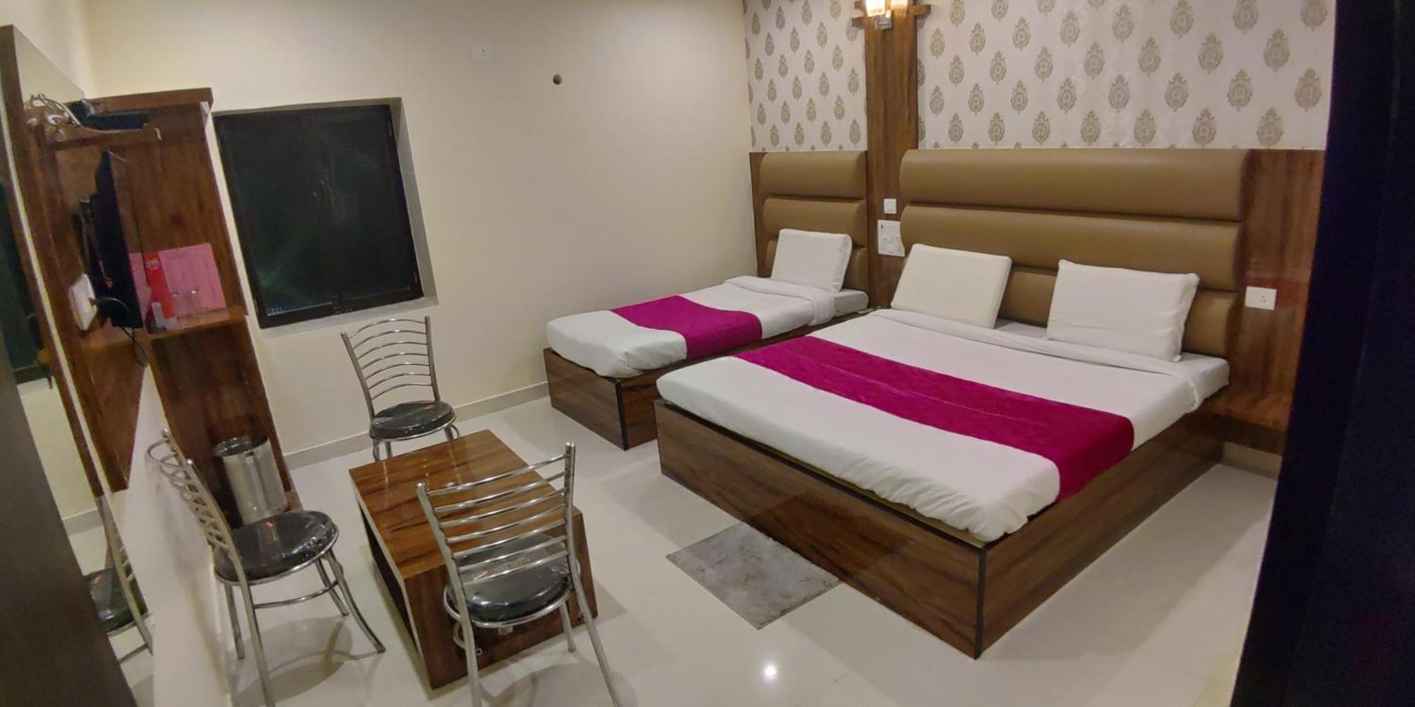 City Hotel Prayagraj Bilik gambar