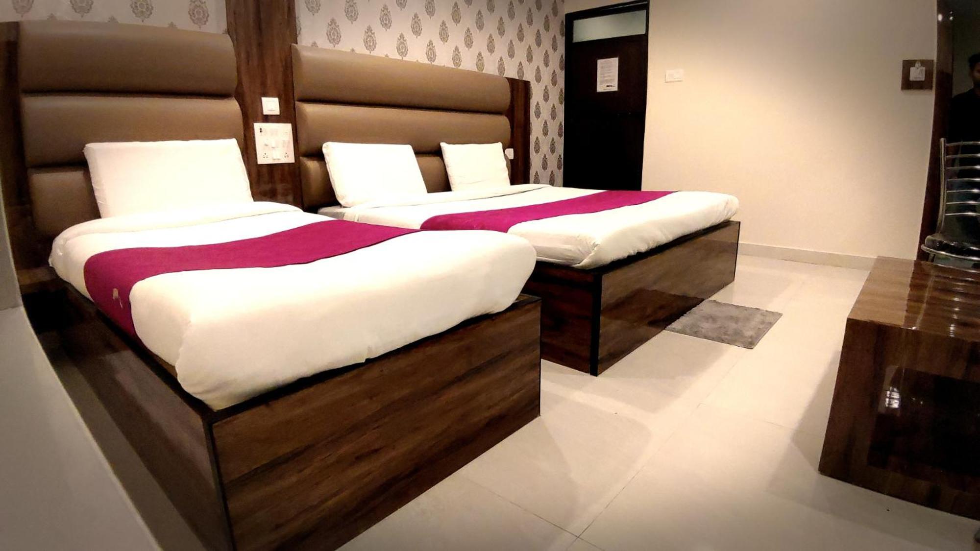 City Hotel Prayagraj Bilik gambar